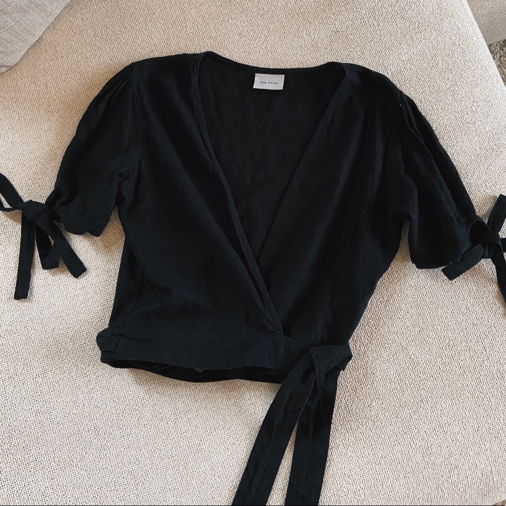 Rue Stiic Cropped V Neck Top